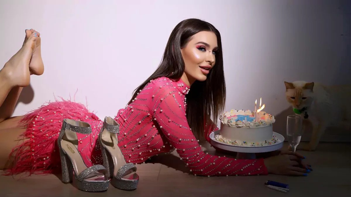 Ella Reese Net Worth 2025: Earnings, Career & Financial Growth